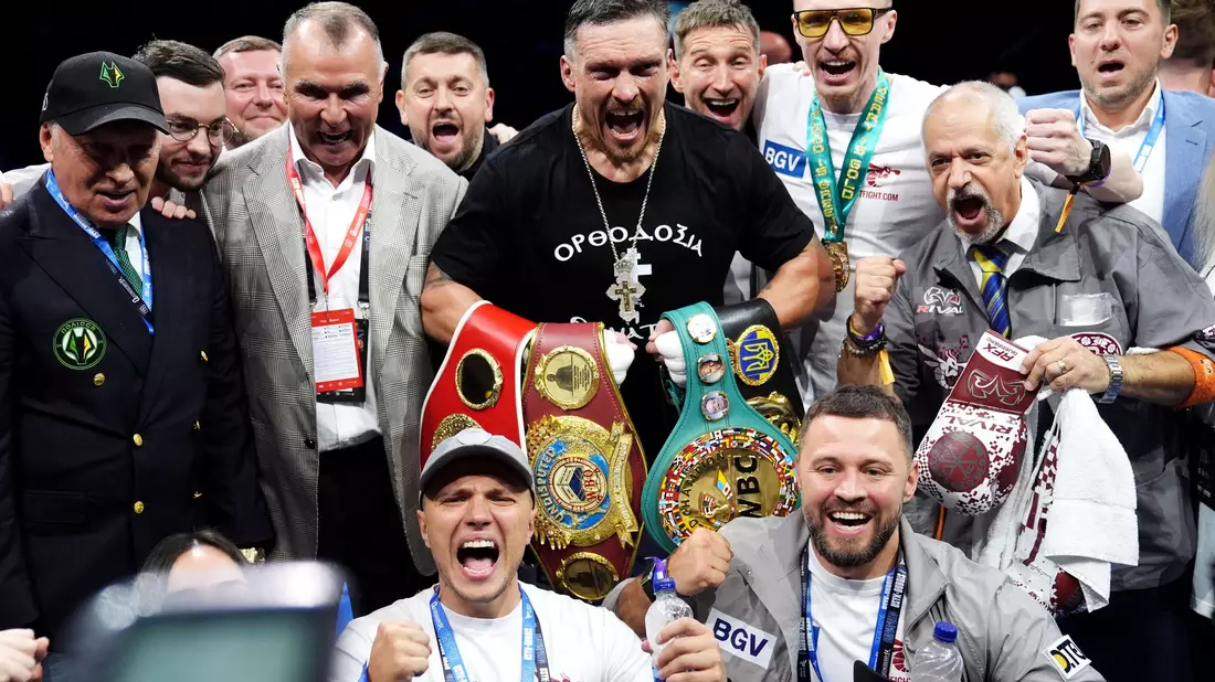 Was mach Mehrfach-Champion Oleksandr Usyk (m)? (Archivbild) - Bild: Bradley Collyer/PA Wire/dpa