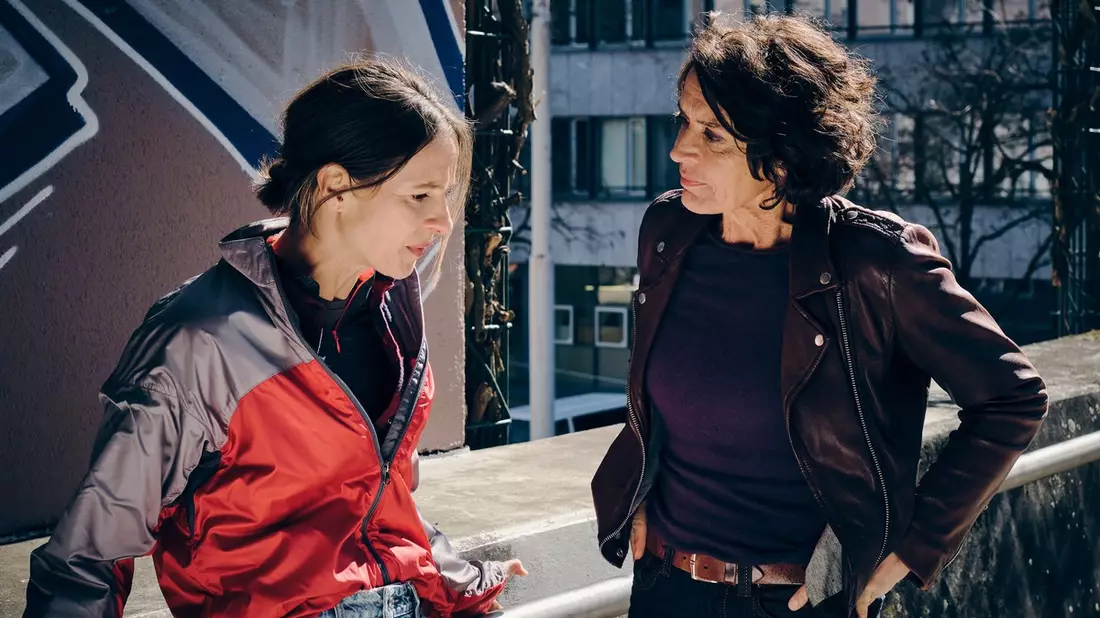 Tatort - Sashimi spezial am 1. März im Ersten / Bei Ermittlungen gegen einen Ludwigshafener Kurierdienst steigt Johanna Stern als Fahrerin in die Pedale - Bild: presseportal.de