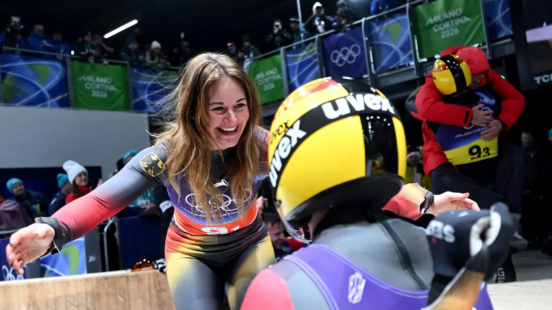 Für Julia Taubitz ist es nach dem Sieg im Einzelrennen die zweite Goldmedaille.  - Bild: Robert Michael/dpa