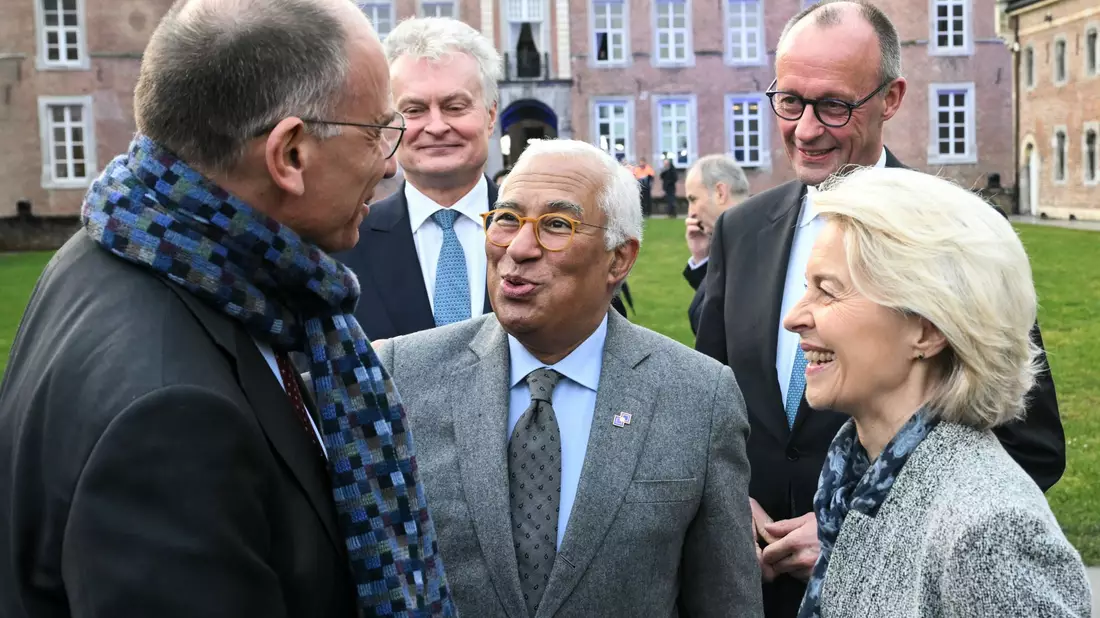 Als Experte geladen: Der ehemalige italienische Ministerpräsident Enrico Letta (l) hat 2024 einen Bericht zur Zukunft des europäischen Binnenmarkts erarbeitet. - Bild: Nicolas Tucat/Pool AFP/AP/dpa