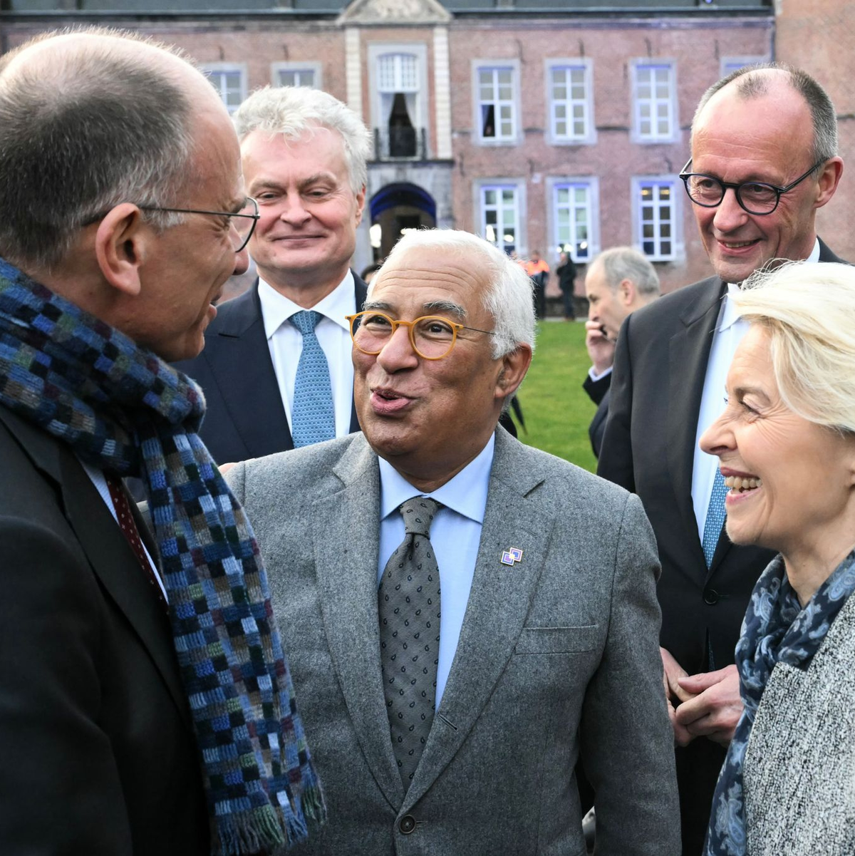 Als Experte geladen: Der ehemalige italienische Ministerpräsident Enrico Letta (l) hat 2024 einen Bericht zur Zukunft des europäischen Binnenmarkts erarbeitet. - Foto: Nicolas Tucat/Pool AFP/AP/dpa