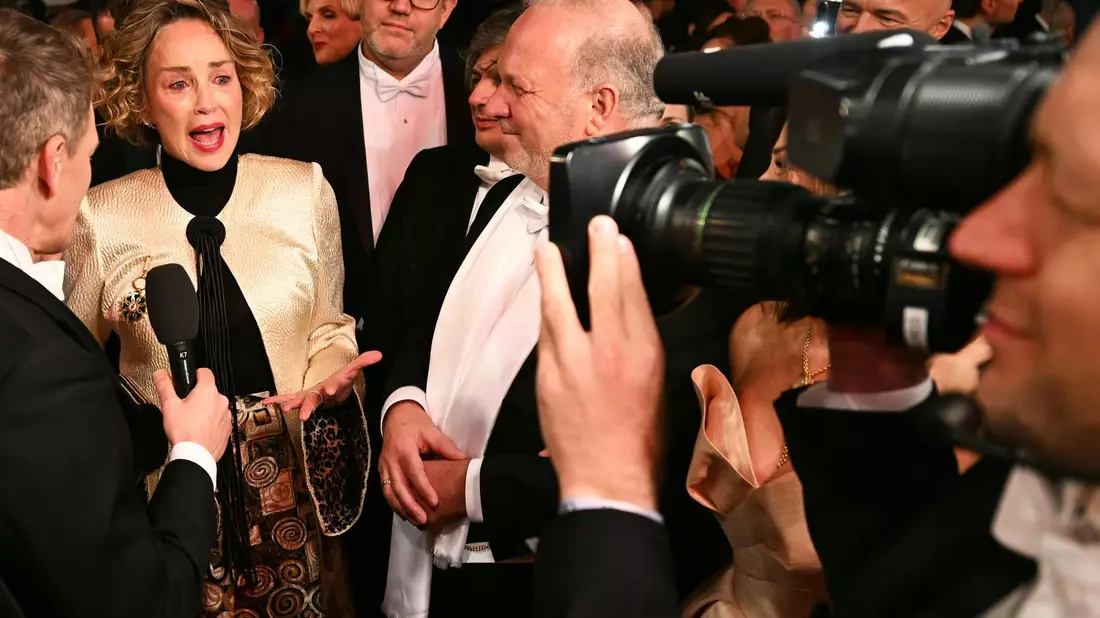 Bei Sharon Stone flossen am roten Teppich ein paar Tränen. - Bild: Helmut Fohringer/APA/dpa