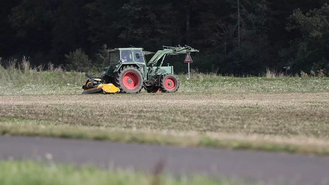 Bauer auf Traktor (Archiv) - Bild: via dts Nachrichtenagentur