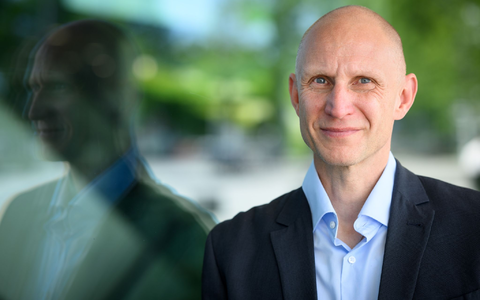 Andreas Roßkopf, Vorsitzender der Gewerkschaft der Polizei (GdP) für die Bundespolizei, fordert mehr Streifen in Zügen. (Archivbild) - Foto: Bernd von Jutrczenka/dpa