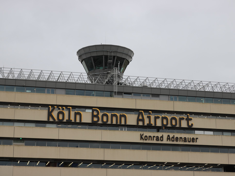 Wegen eines Vorfalls lief am Flughafen Köln/Bonn ein Polizeieinsatz. (Archivbild) - Foto: Sascha Thelen/dpa