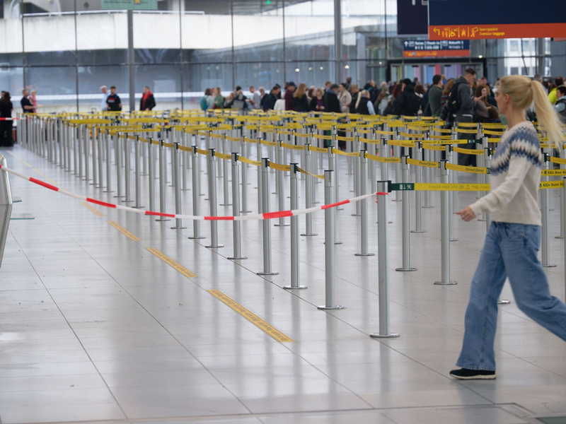 Der Betrieb am Flughafen Köln/Bonn war zeitweilig gestört. - Foto: Henning Kaiser/dpa