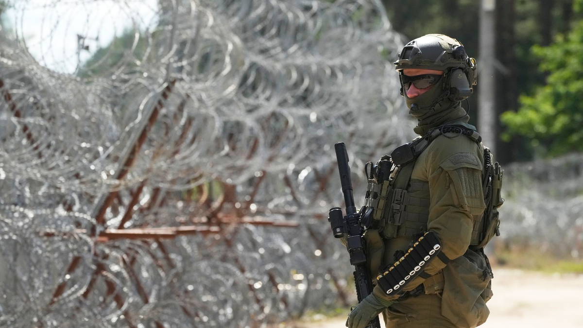 Schmuggel-Ballons haben die streng bewachte Grenze zwischen Belarus und Polen überflogen. (Archivbild) - Foto: Czarek Sokolowski/AP/dpa