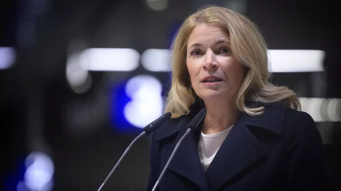 Bahnchefin Evelyn Palla will zum Sicherheitsgipfel am Freitag konkrete Vorschläge zur Erhöhung der Sicherheit mitbringen. (Archivbild) - Bild: Bernd von Jutrczenka/dpa