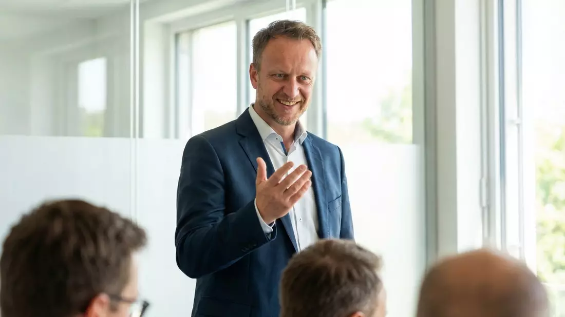 Vom Kollegen zum Chef: Warum der Mittelstand bei Nachwuchsführungskräften umdenken muss - Bild: presseportal.de