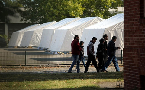 Flüchtlinge in einer Zeltstadt (Archiv) - Foto: via dts Nachrichtenagentur