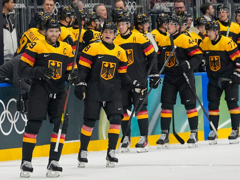 Leon Draisaitl (l) und Tim Stützle (r) machten gegen Dänemark unter anderem den Unterschied. - Foto: Hassan Ammar/AP/dpa