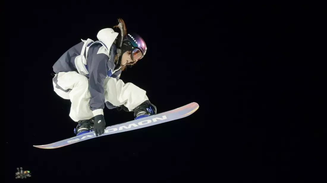 Auch im Snowboard - hier das Big-Air-Finale mit Kokomo Murase - kommen Kameradrohnen zum Einsatz. (Archivbild) - Bild: Oliver Weiken/dpa