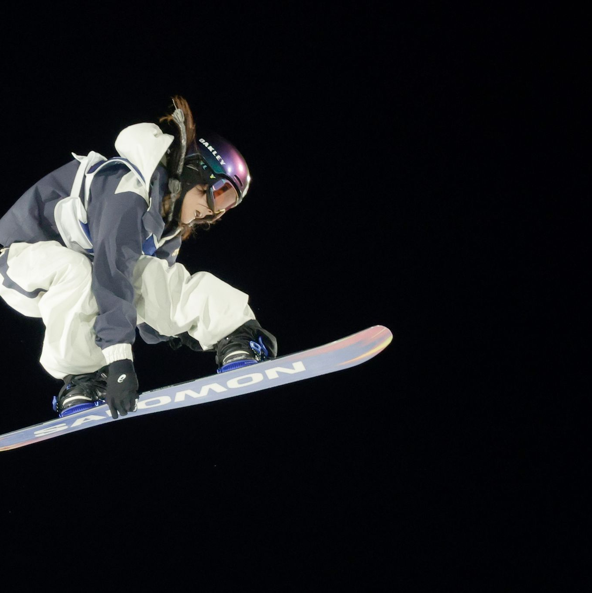 Auch im Snowboard - hier das Big-Air-Finale mit Kokomo Murase - kommen Kameradrohnen zum Einsatz. (Archivbild) - Foto: Oliver Weiken/dpa