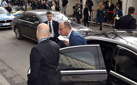 Bestätigt vertrauliche Gespräche über europäische nukleare Abschreckung: Bundeskanzler Friedrich Merz. - Foto: Felix Hörhager/dpa