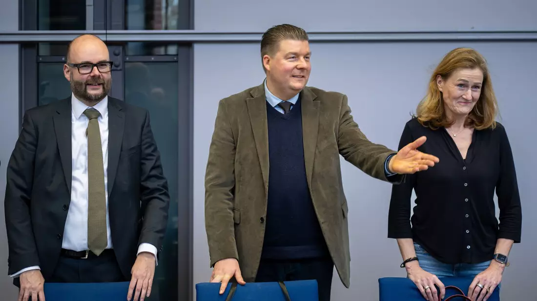 In Potsdam werden die Länder vertreten von Andreas Dressel (m), Hamburgs SPD-Finanzsenator und aus dem sächsichen Kabinett Finanzminister Christian Piwarz (CDU) und seine Kieler Grünen-Amtskollegin Silke Schneider. (Archivfoto) - Bild: Soeren Stache/dpa
