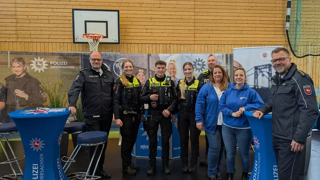 POL-WHV: Erfahrungsbericht zum Polizeistand auf der job4u Messe - Bild: presseportal.de