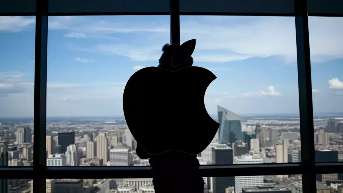 Apple sufre un golpe histórico en bolsa por problemas con Siri y avances de IA Illustration mit AI erstellt übermittelt durch boerse-global.de