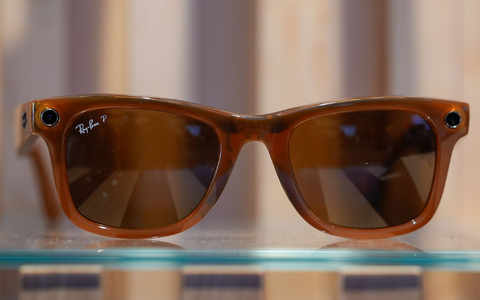 Die Meta-Brillen sind mit Kamera, Mikrofon und Lautsprechern ausgestattet. (Archivbild) - Foto: Godofredo A. Vásquez/AP/dpa