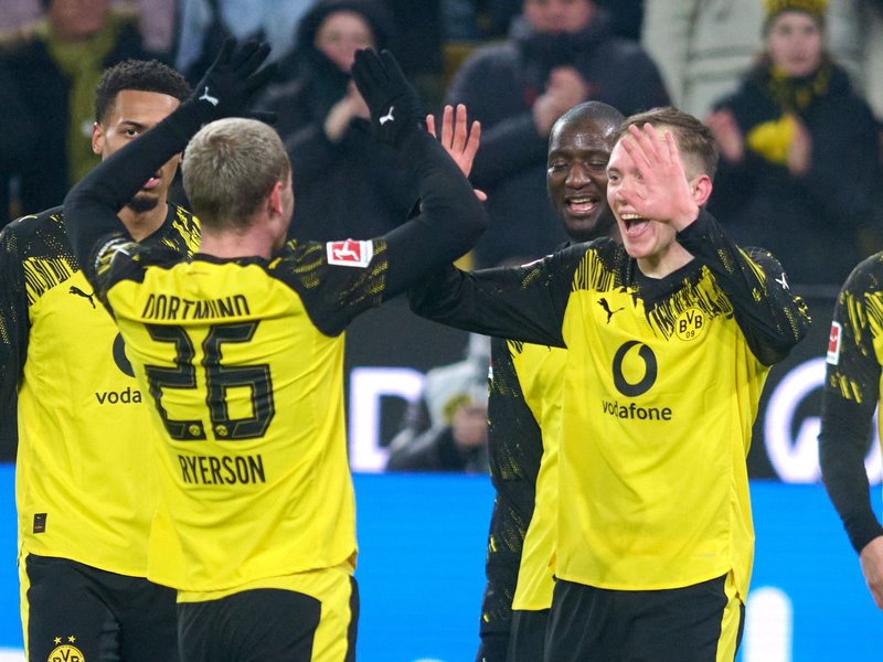 Dortmund jubelt über das Tor zum 2:0.  - Foto: Bernd Thissen/dpa
