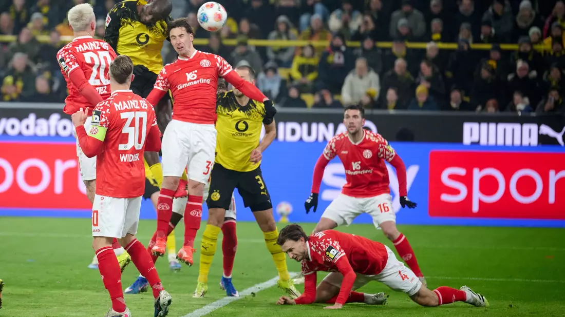 Dortmunds Serhou Guirassy trifft zum 1:0.  - Bild: Bernd Thissen/dpa