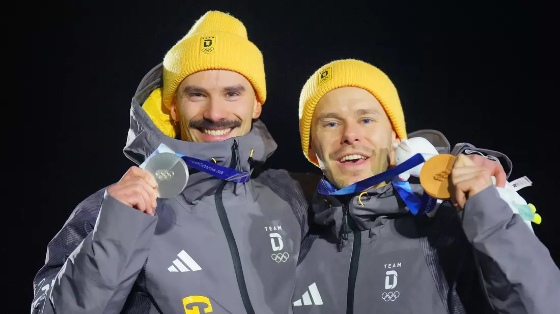 Gemeinsame Freude ist doppelte Freude: Axel Jungk (l) und Christopher Grotheer. - Bild: Michael Kappeler/dpa