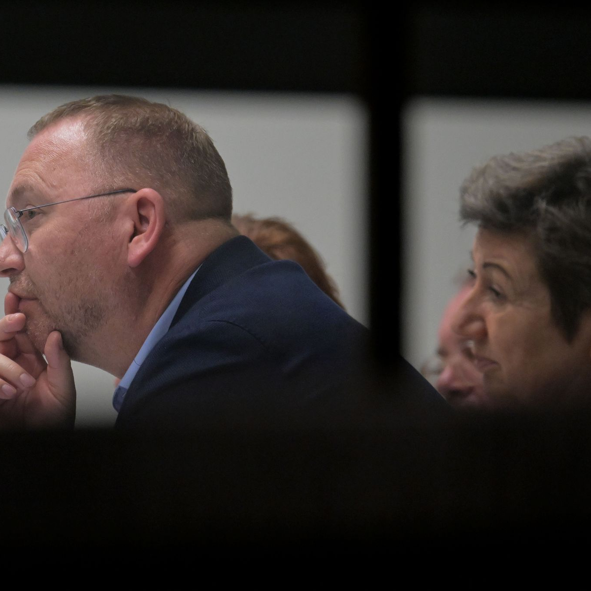 Verdi-Chef Frank Werneke informiert immer wieder zwischendurch seine Kollegen. - Foto: Michael Bahlo/dpa