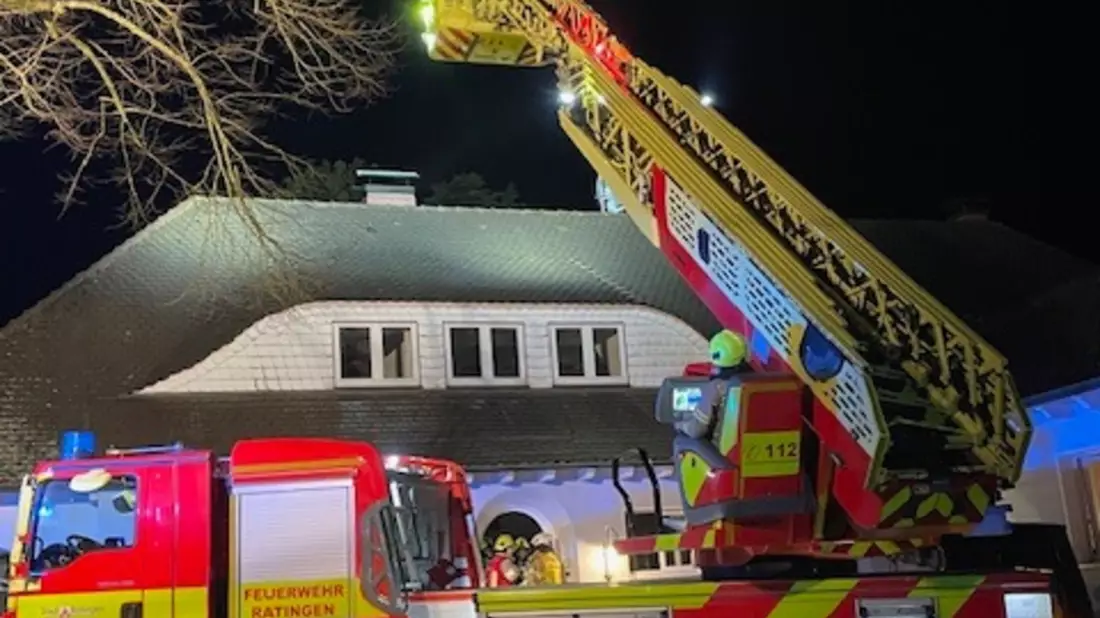 FW Ratingen: Gemeldeter Kaminbrand - Bild: presseportal.de