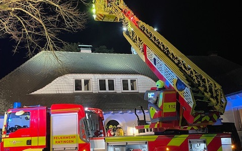 FW Ratingen: Gemeldeter Kaminbrand - Foto: presseportal.de