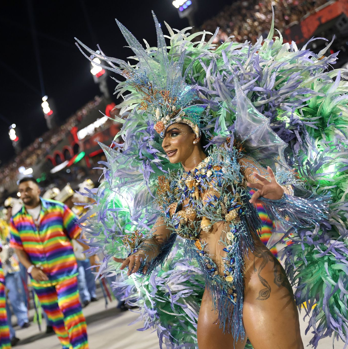 In Rio de Janeiro haben die weltberühmten Umzüge im Sambodrom begonnen.  - Foto: Fernando Souza/dpa