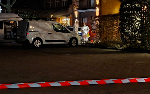 Beim Einbruch in eine Bank in Stuhr bei Bremen sind etliche Schließfächer aufgebrochen worden. Am Tatort arbeitete die Spurensicherung. - Foto: Kai Moorschlatt/dpa