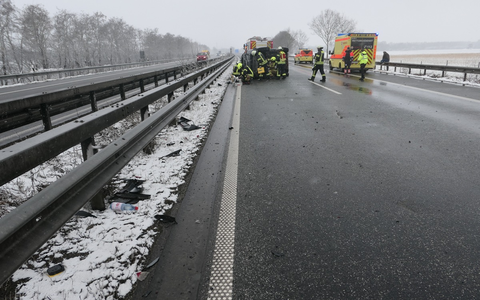 POL-DEL: Autobahnpolizei Ahlhorn: Verkehrsunfall auf der Autobahn 28 in Hude +++ Eine Person leicht verletzt +++ Hoher Sachschaden - Foto: presseportal.de