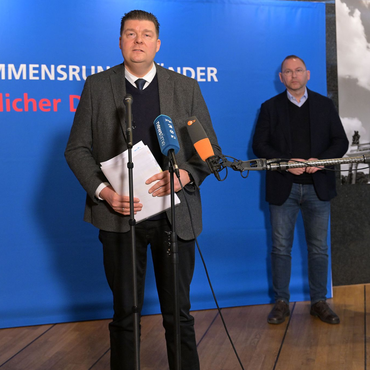 Länder-Verhandlungsführer Andreas Dressel hält den Tarifabschluss für vertretbar. - Foto: Michael Bahlo/dpa