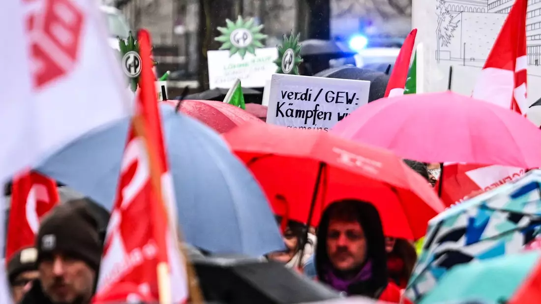 Mit Warnstreiks ist nun erst mal Schluss. (Archivbild) - Bild: Britta Pedersen/dpa