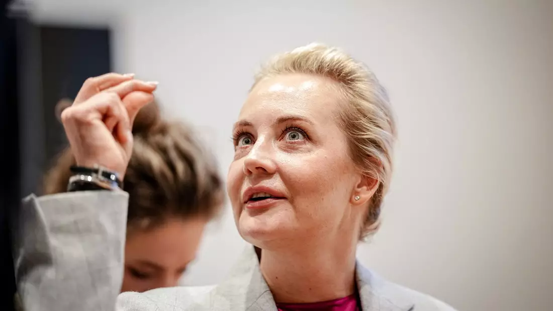 Die Ehefrau des russischen Oppositionsführers Alexej Nawalny, Julia Nawalnaja, fordert bei einem Auftritt am Rande der Münchner Sicherheitskonferenz, dass der russische Präsident Wladimir Putin für den Tod ihres Mannes zur Rechenschaft gezogen werden soll. - Bild: Kay Nietfeld/dpa