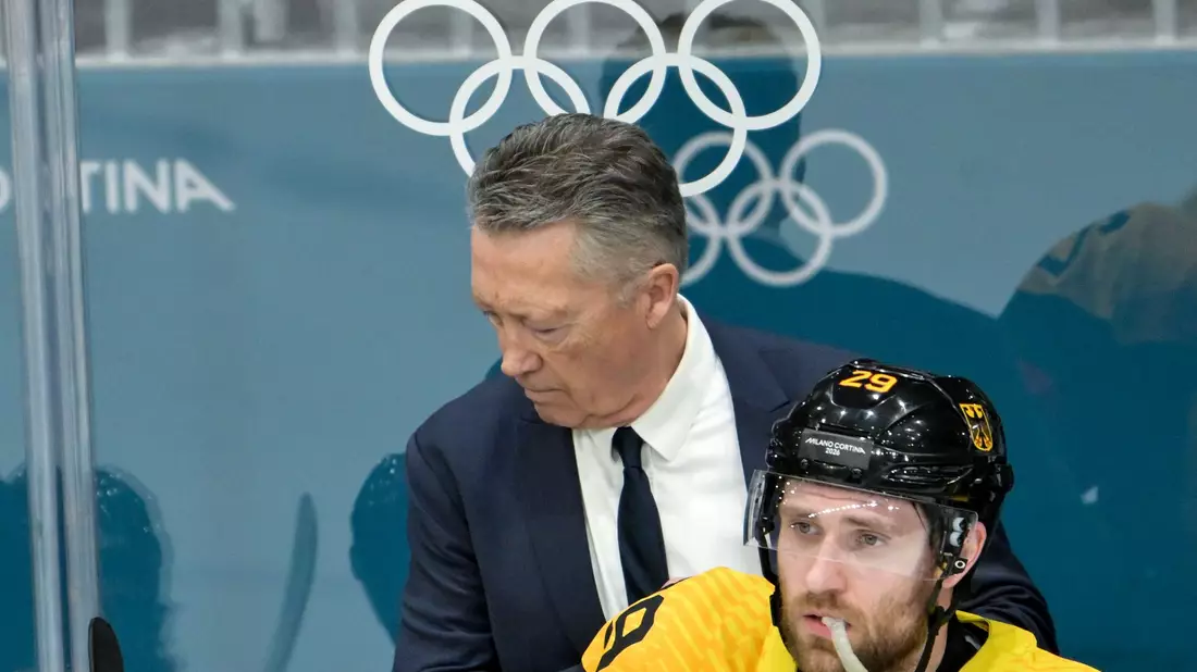 Lange Gesichter bei Bundestrainer Harold Kreis und Kapitän Leon Draisaitl - Bild: Peter Kneffel/dpa