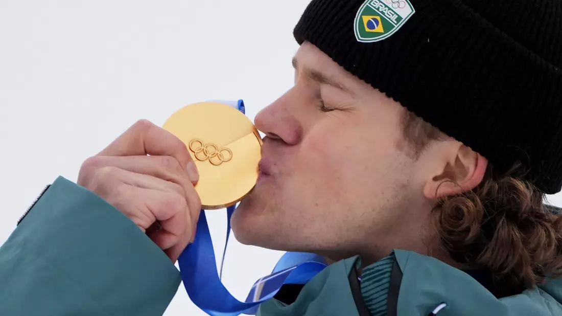 Lucas Pinheiro Braathen schreibt beim Riesenslalom Olympia-Geschichte. - Bild: Rebecca Blackwell/AP/dpa