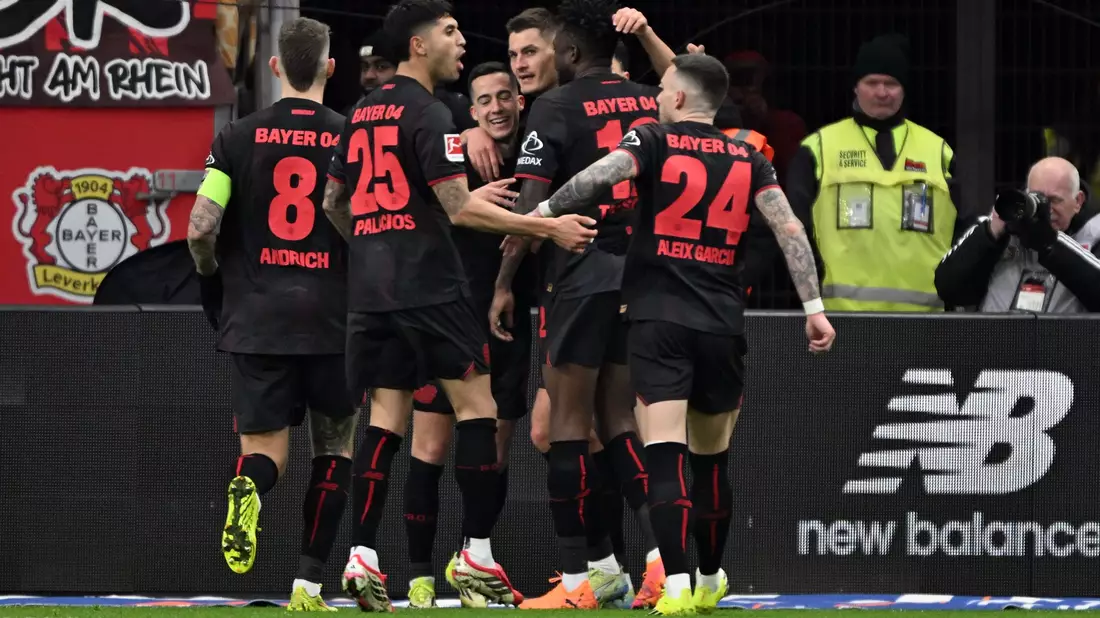 Bayer Leverkusen jubelt über das Tor zum 2:0 gegen den FC St. Pauli.  - Bild: Federico Gambarini/dpa