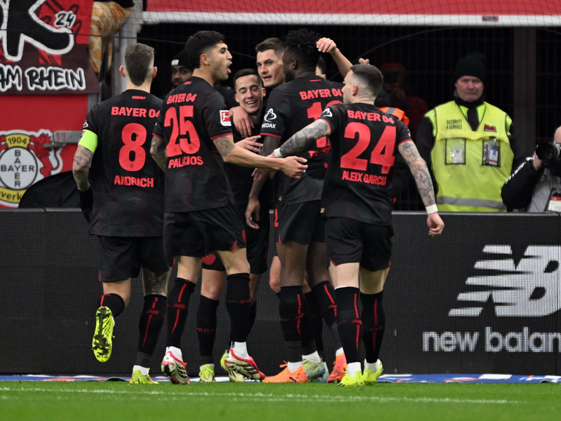 Bayer Leverkusen jubelt über das Tor zum 2:0 gegen den FC St. Pauli.  - Foto: Federico Gambarini/dpa