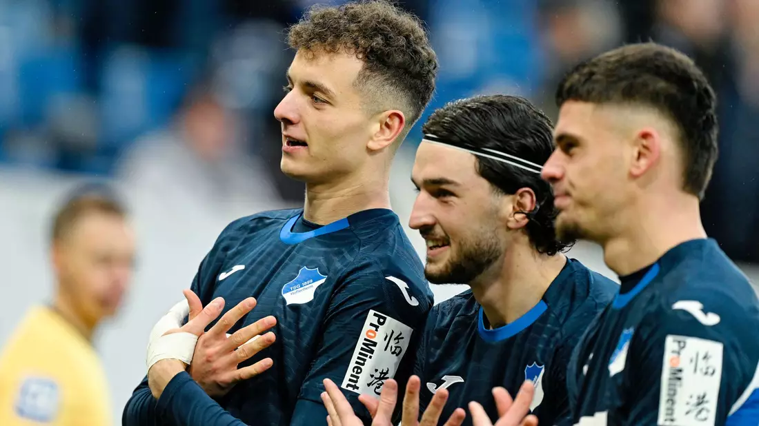 Torschütze Fisnik Asllani (l.): Hoffenheim wirbelt und feiert. - Bild: Uwe Anspach/dpa