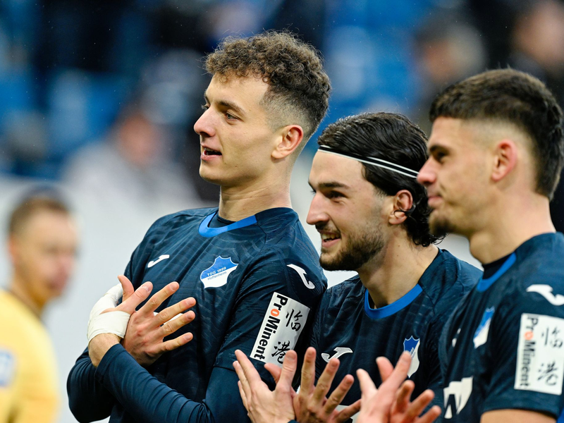 Torschütze Fisnik Asllani (l.): Hoffenheim wirbelt und feiert. - Foto: Uwe Anspach/dpa