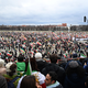 Bis zum Nachmittag zählte die Polizei bereits 200.000 Teilnehmer auf der Iran-Demo auf der Theresienwiese. - Foto: Felix Hörhager/dpa