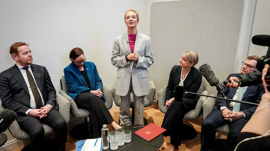 Nach Laboranalysen sehen die Außenminister von Deutschland, Großbritannien, Schweden und den Niederlanden es als erwiesen an, dass Kremlkritiker Alexej Nawalny vergiftet worden ist. - Bild: Kay Nietfeld/dpa