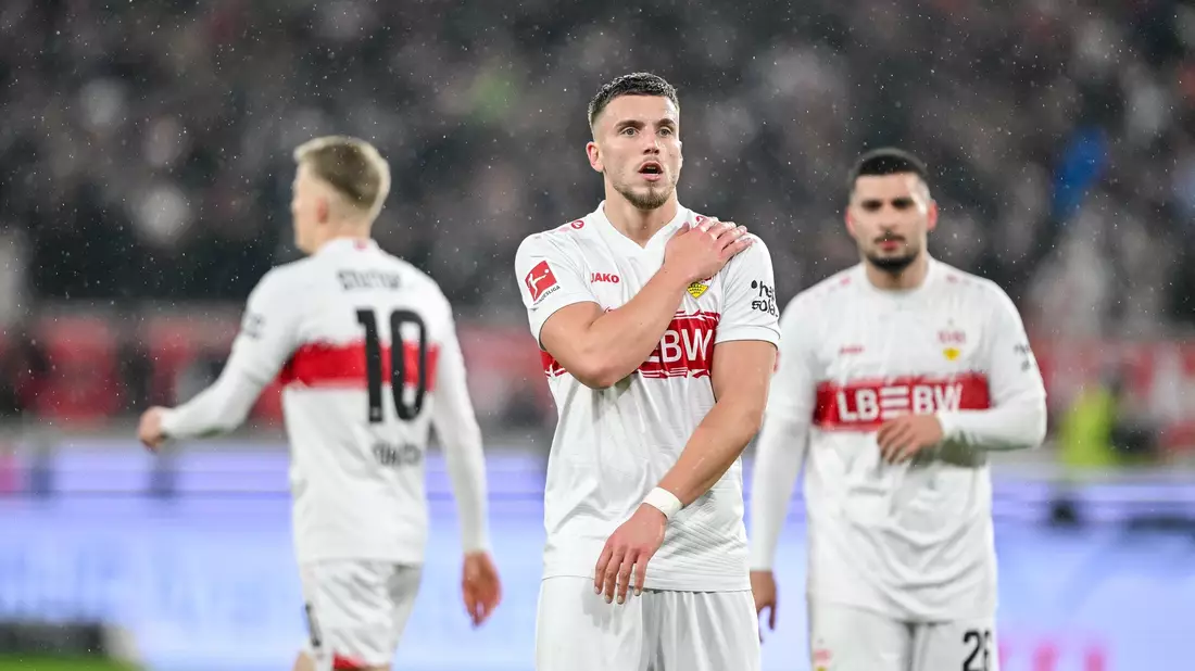 Ermedin Demirovic feiert sein 1:0. - Bild: Harry Langer/dpa