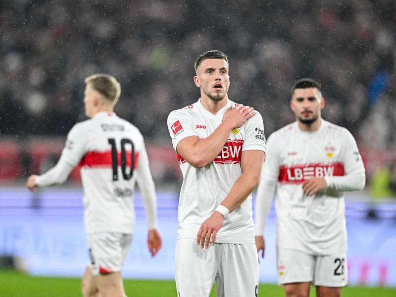 Ermedin Demirovic feiert sein 1:0. - Foto: Harry Langer/dpa