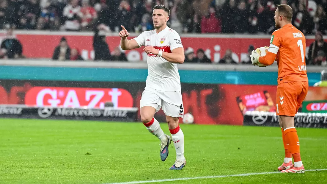 Beim 1:0 von Ermedin Demirovic war FC-Keeper Marvin Schwäbe machtlos. - Bild: Harry Langer/dpa