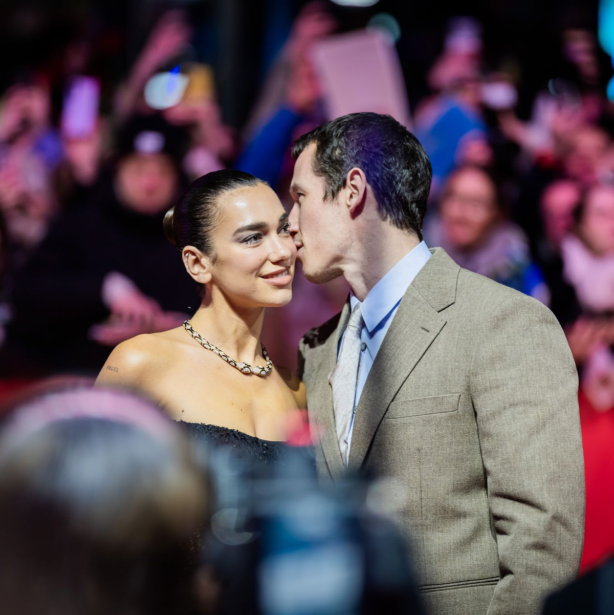 Popstar Dua Lipa besuchte überraschend die Berlinale. - Foto: Christoph Soeder/dpa