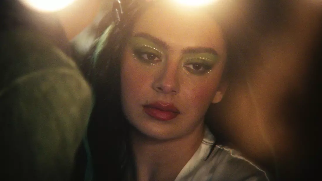 Charli xcx in einer Szene des Films.  - Bild: -/Universal Pictures/dpa