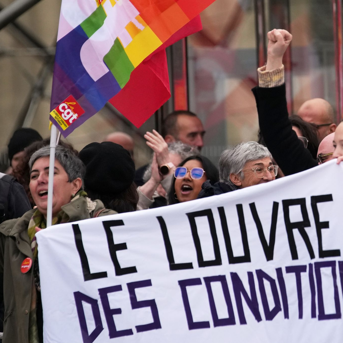 Überlastung und Personalmangel legen immer wieder den Betrieb lahm: Seit Jahren steht das Louvre-Personal unter wachsendem Druck.  - Foto: Christophe Ena/AP/dpa