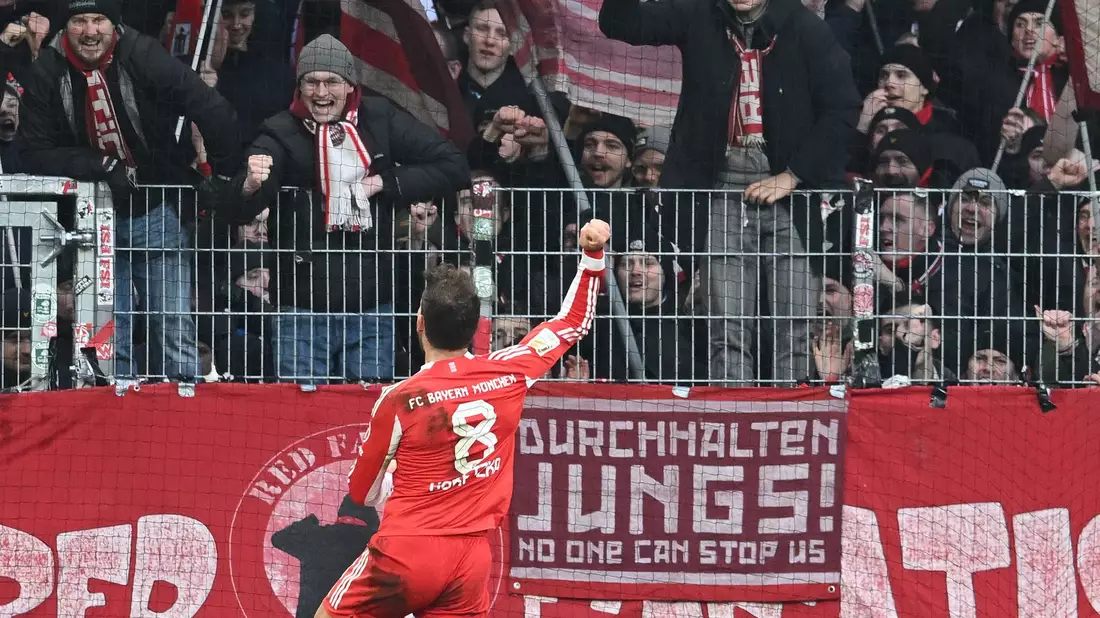 Leon Goretzka jubelt über sein Tor in Bremen. - Bild: Carmen Jaspersen/dpa