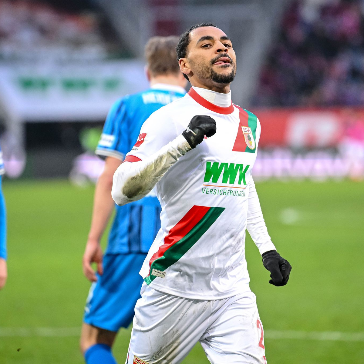 Alexis Claude-Maurice ist Augsburgs Matchwinner. - Foto: Harry Langer/dpa